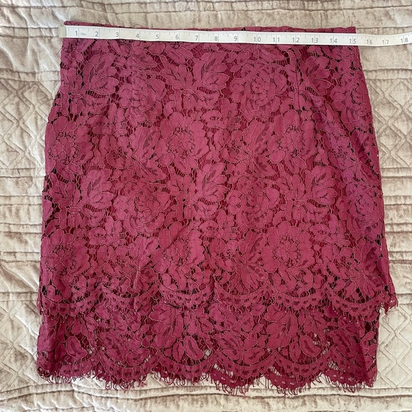2 for $20 | LuLu’s Burgundy Rose Floral Lace Skirt Size Large - Picture 6 of 6